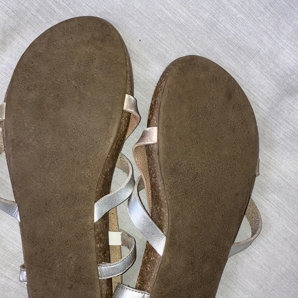 Blowfish size 4 youth  Silver gold and copper tone  Strappy Sandals - Picture 9 of 15
